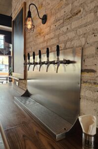 Cosy bar with 6 beer taps on the wall